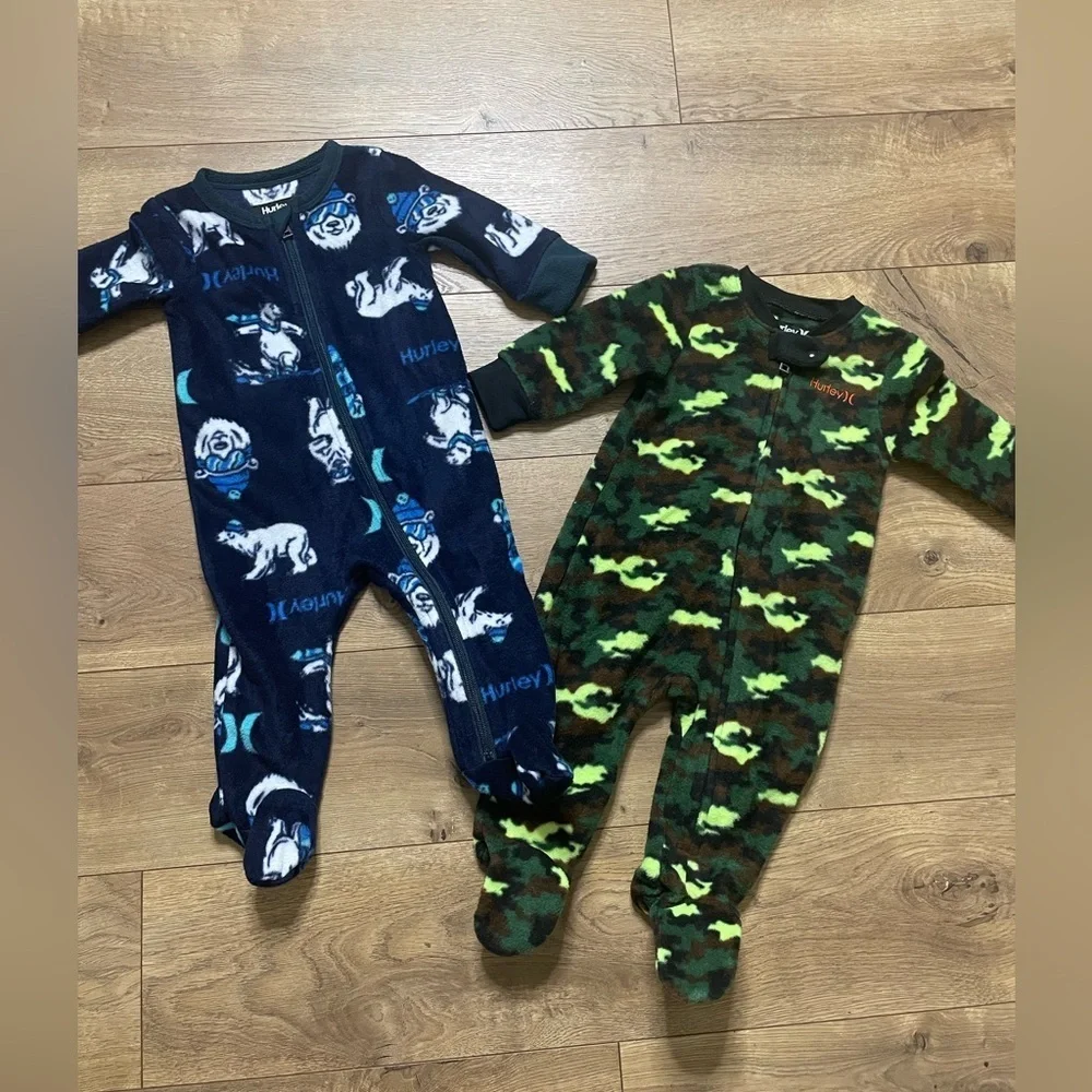Bandle 4 Footed sleeper 2 Carter’s Pajamas 6-9months
2 Footed sleeper 6M Hurley - Picture 6 of 13